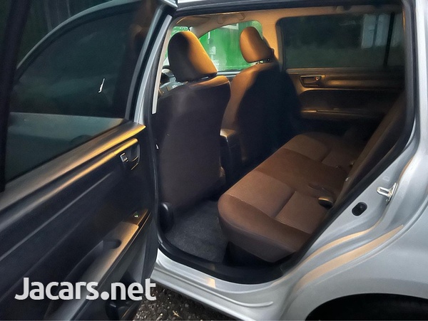 Toyota Fielder 1,5L 2017-8