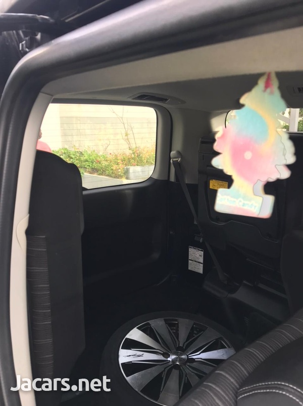 Toyota Voxy 2,0L 2011-6
