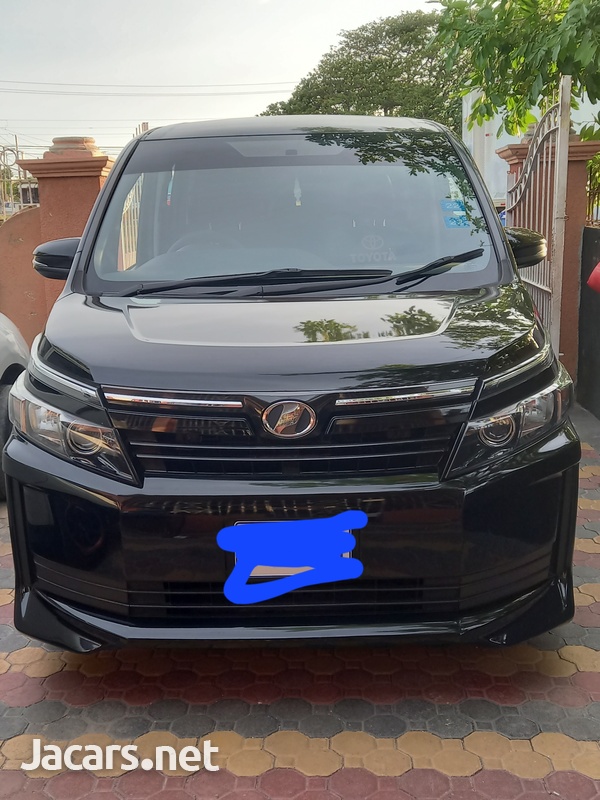 Toyota Voxy 2,0L 2014-1