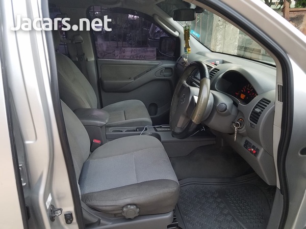 Nissan Navara 2,0L 2009-5