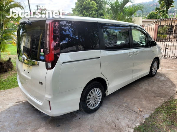 Toyota Noah 2,0L 2016-2