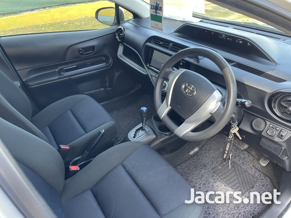 Toyota Aqua 1,5L 2017-13