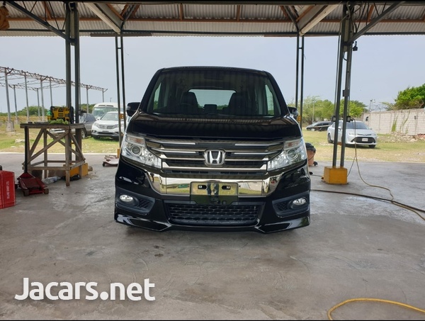 Honda Stepwgn Spada 2,0L 2013-3