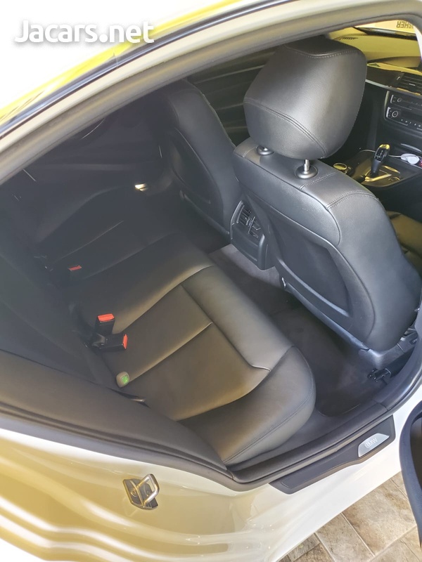 BMW 3-Series 2,0L 2015-6