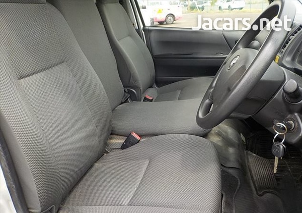 Toyota Hiace 2,0L 2015-4