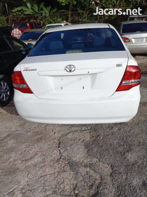 Toyota Axio 1,5L 2009-8
