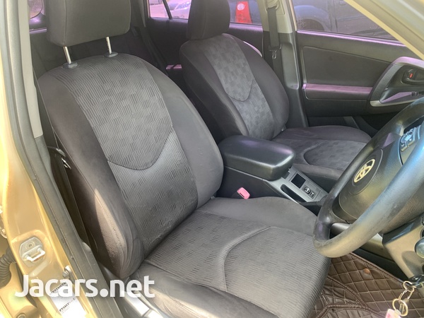 Toyota RAV4 2,0L 2012-6