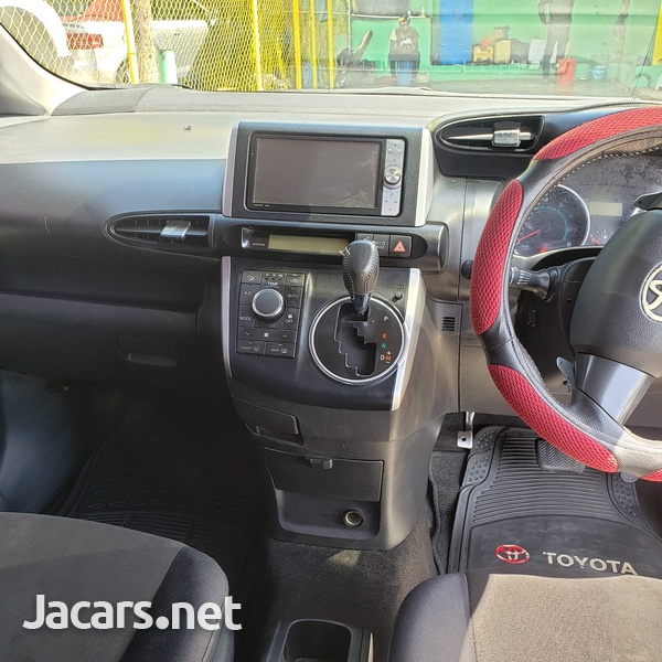 Toyota Wish 1,8L 2012-4