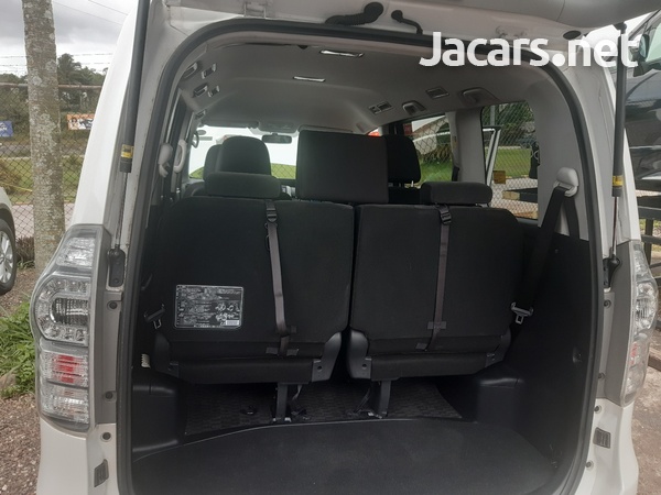 Toyota Voxy 2,0L 2013-9