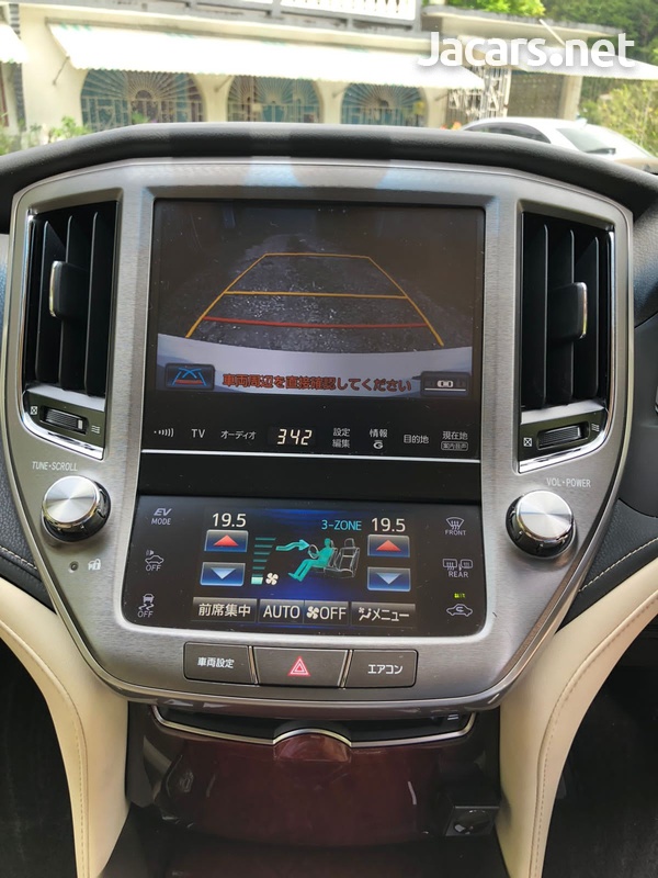 Toyota Crown 3,5L 2016-8