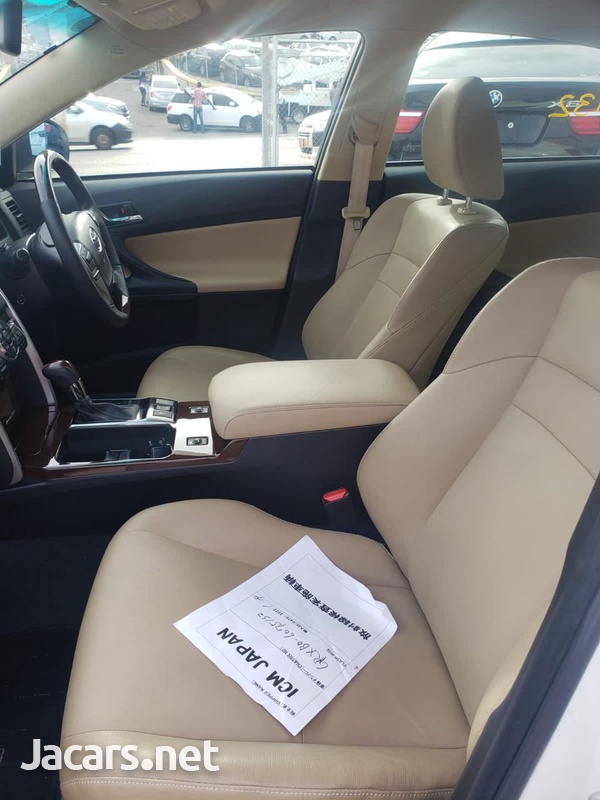 Toyota Mark X 2,5L 2013-6