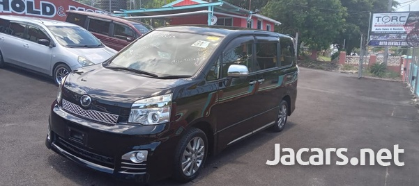 Toyota Voxy 2,0L 2013-2