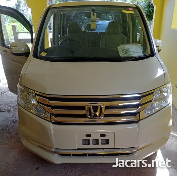 Honda Stepwgn 2,0L 2013-8