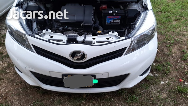 Toyota Vitz 1,3L 2014-7