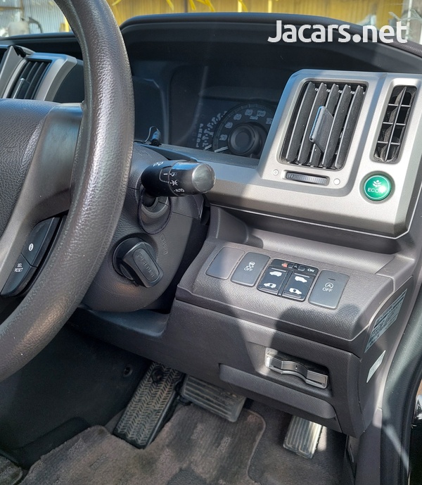 Honda Stepwgn 2,0L 2012-6