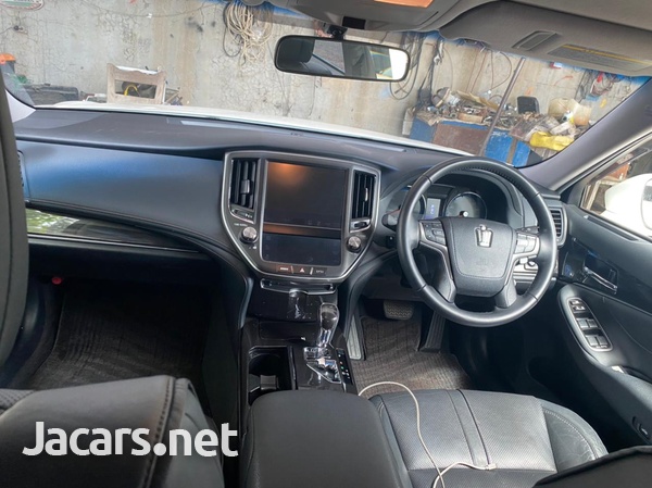 Toyota Crown 2,5L 2016-4