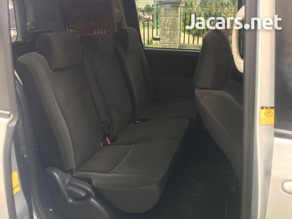 Toyota Voxy 2,0L 2011-5