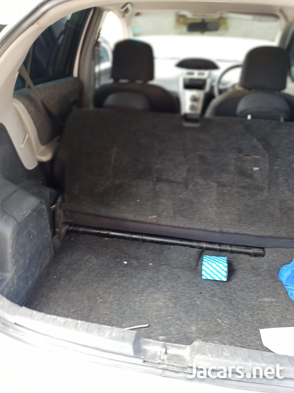 Toyota Vitz 1,0L 2010-4