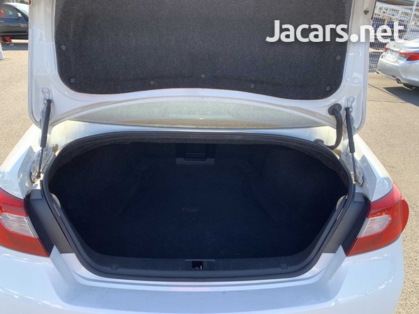 Nissan Fuga 3,0L 2013-4