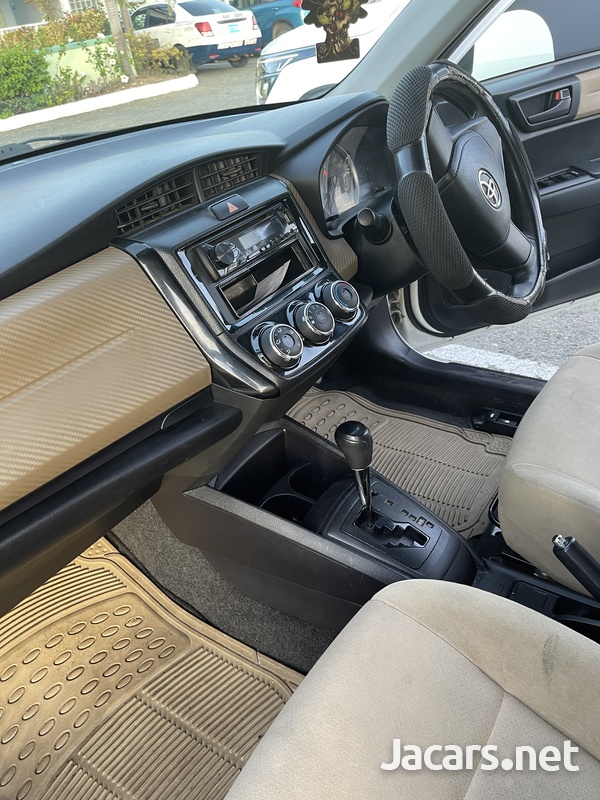Toyota Axio 1,5L 2014-5