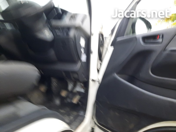 2012 Toyota Hiace-8