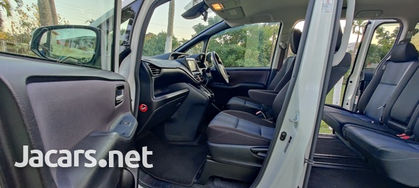 Toyota Voxy 2,0L 2017-11