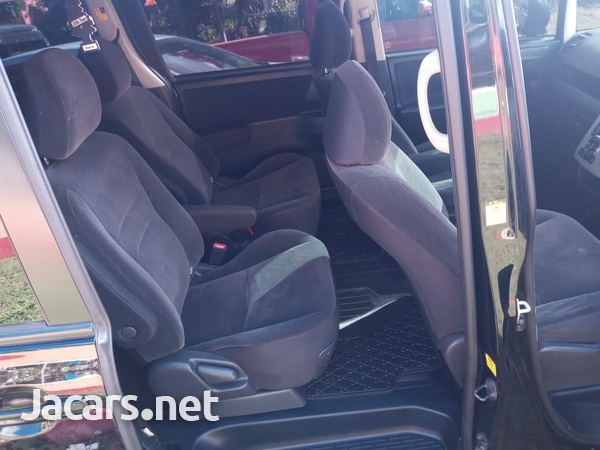 Toyota Voxy 2,0L 2013-9