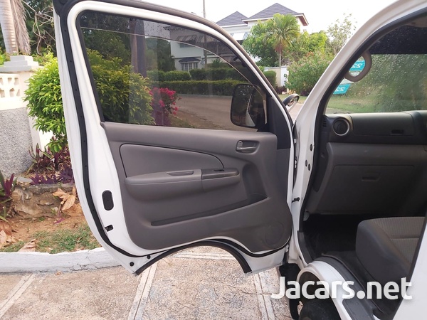 2014 Nissan Caravan NV350-11
