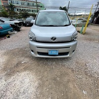 Toyota Voxy 2,0L 2013 Toyota Voxy 2,0L 2013