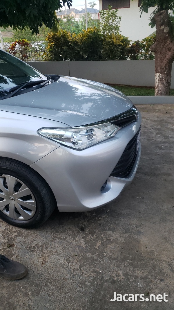 Toyota Axio 1,5L 2015-3