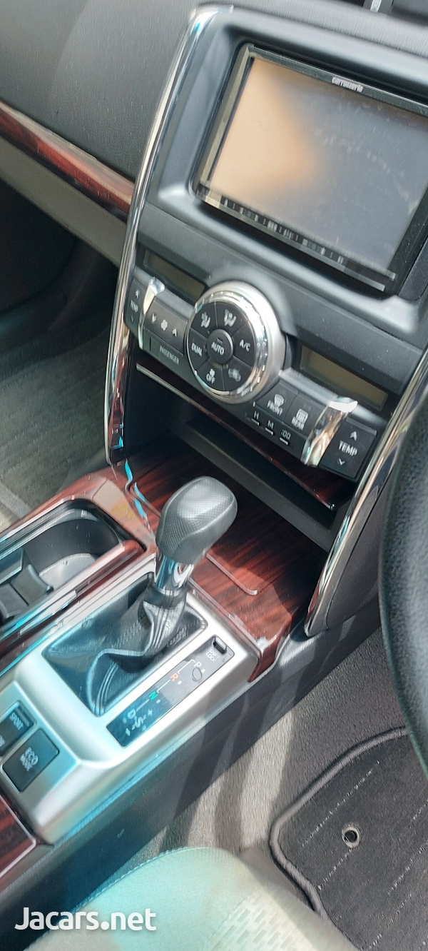Toyota Mark X 2,5L 2012-3