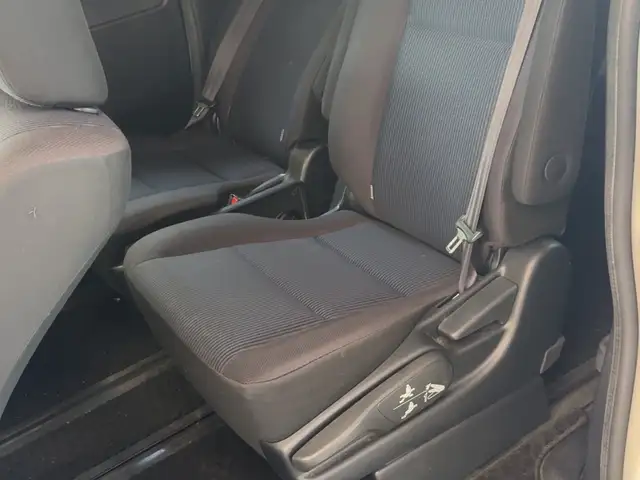 Toyota Voxy 2,0L 2014, Saint James - 7