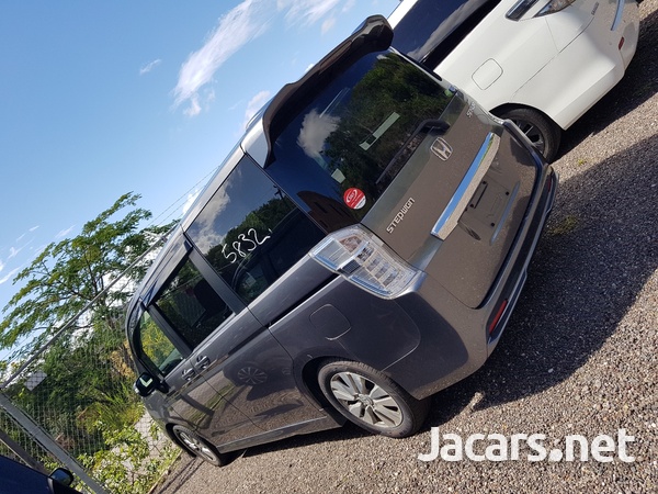 Honda Stepwgn Spada 2,0L 2013-3