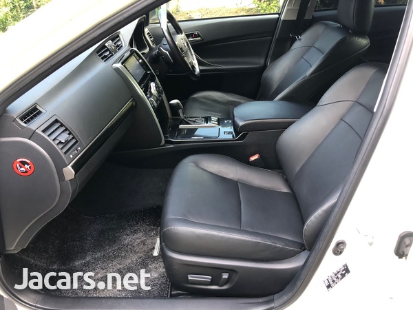 Toyota Mark X 2,5L 2016-3