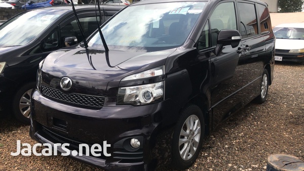 Toyota Voxy 2,0L 2013-3