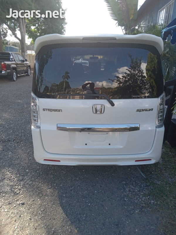 Honda Stepwgn 2,0L 2013-6