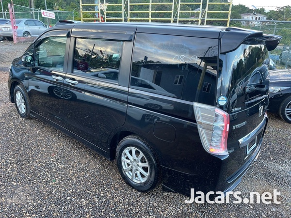Honda Stepwgn 2,0L 2013-12