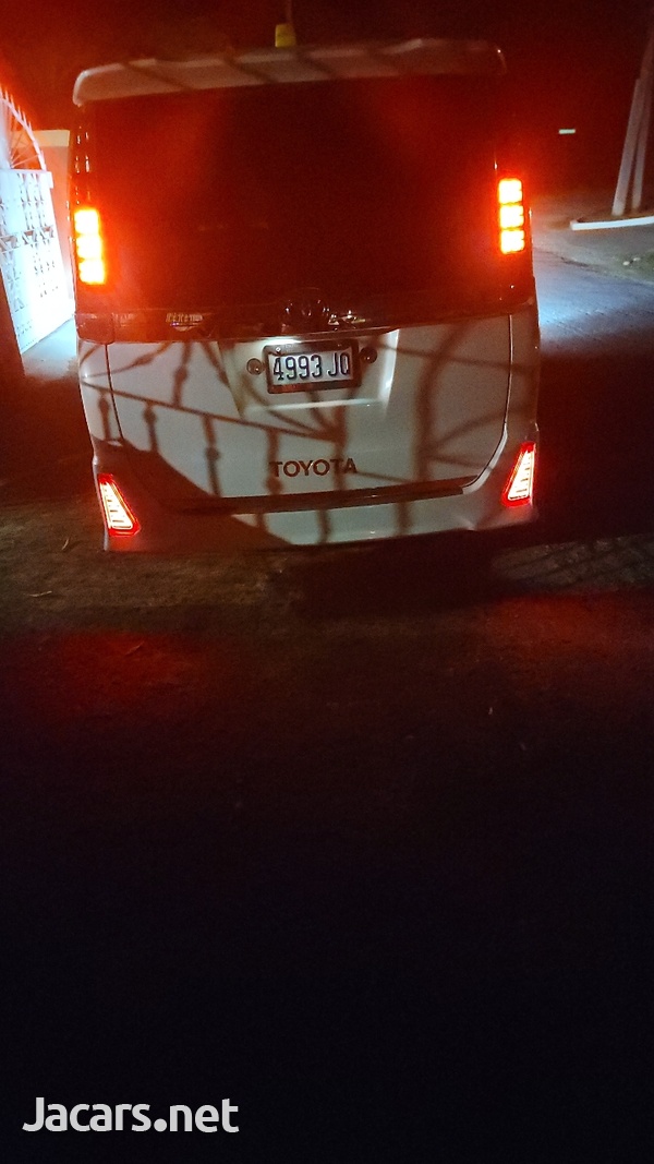 Toyota Voxy 2,0L 2014-3