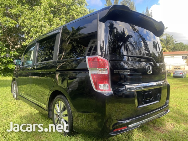 Honda Stepwgn Spada 2,0L 2013-11