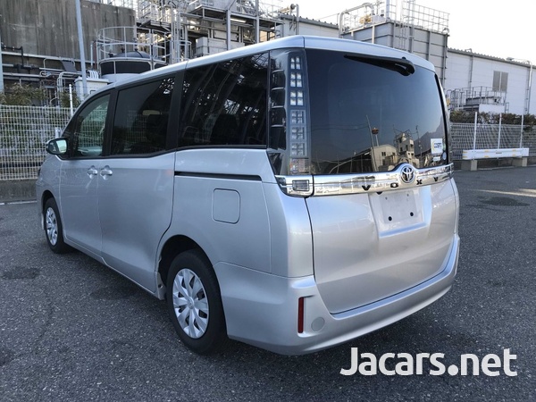Toyota Voxy 2,0L 2016-11