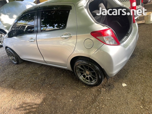 Toyota Vitz 1,3L 2013-4