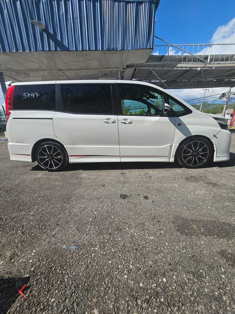 Toyota Voxy 2,0L 2018 JA$4,700,000 №2495512 in Saint James - Voxy