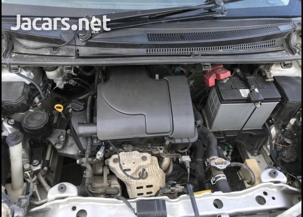 Toyota Vitz 1,3L 2011-3