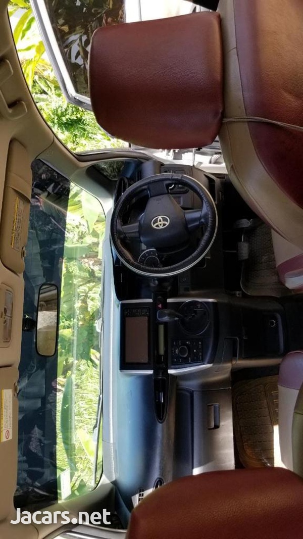 Toyota Wish 1,8L 2011-4