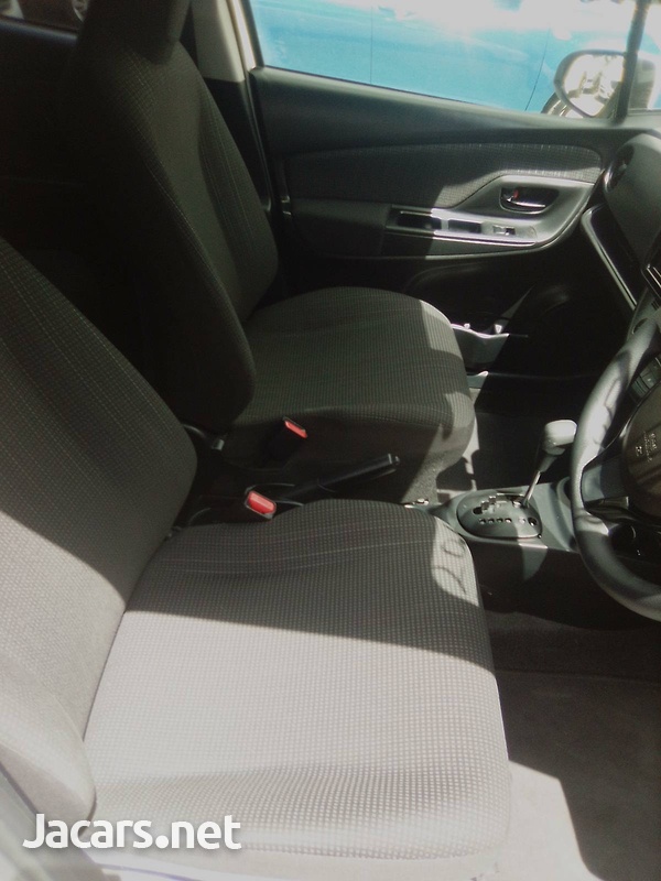 Toyota Vitz 1,3L 2019-6