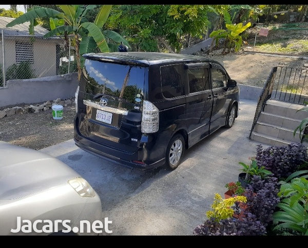 Toyota Noah 2,0L 2012-3