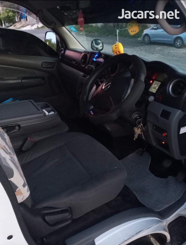 Nissan Caravan 2,0L 2013-1