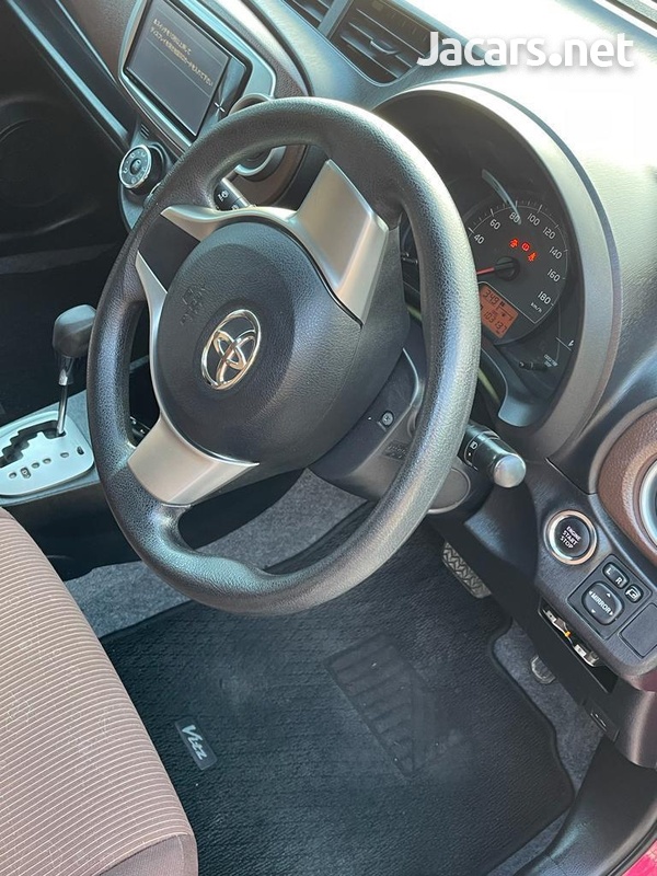 Toyota Vitz 1,0L 2012-3