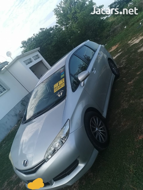 Toyota Wish 2,0L 2014-1