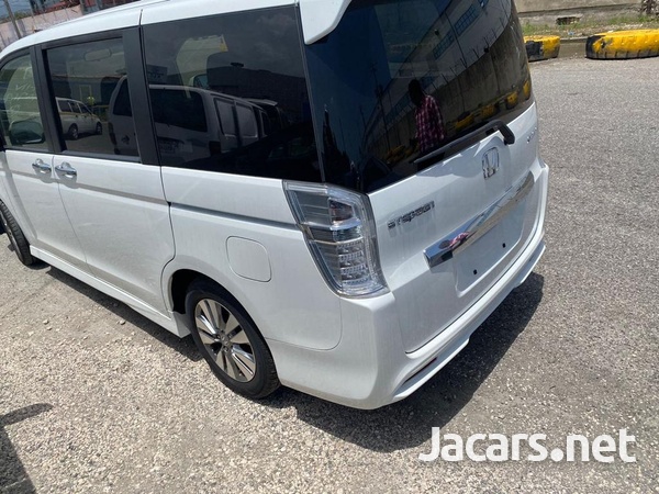 Honda Stepwgn Spada 2,0L 2014-10